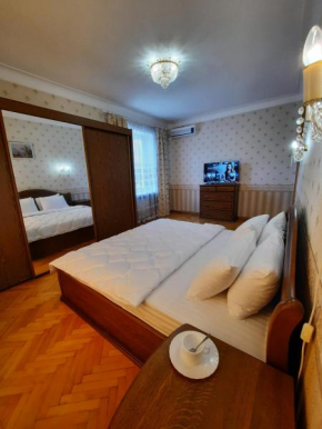 Театральна квартира у центрі Полтави Документи для відряджень